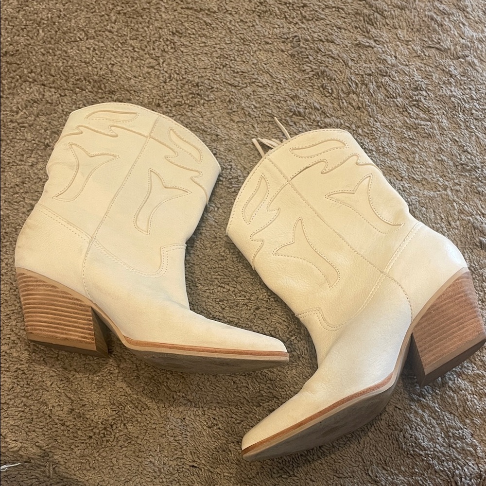 Dolce Vita Cream Fringe Western Boots - Picture 2 of 8